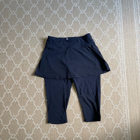Sweaty Betty. Exercise Capri with skirt. Athletic. - Picture 1 of 3